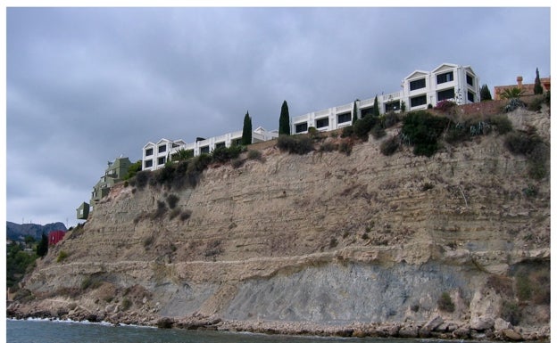 Imagen principal - La Muralla Roja de Calpe | Cómo se vive dentro de un Bofill: luces y sombras de la Muralla Roja