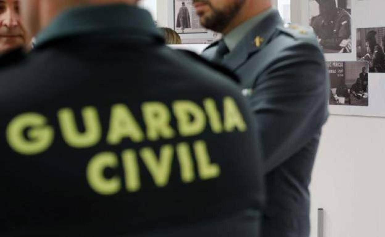 Agentes de la Guardia Civil. 