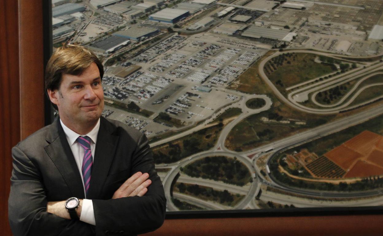 Jim Farley, presidente de Ford, durante una visita a Almussafes en 2015. 