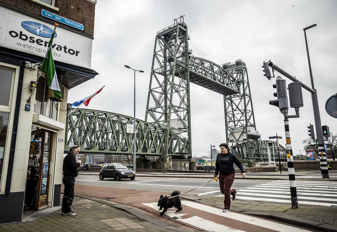 Fotos: El yate de Jeff Bezos obliga a desmontar un puente