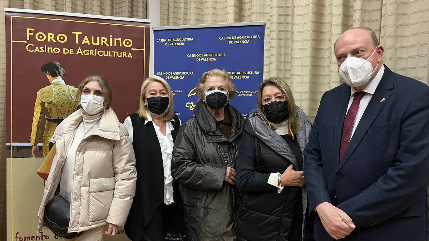 Foro taurino en el Casino de Agricultura.