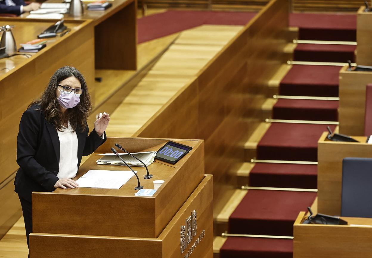 Oltra, durante su comparecencia en Les Corts en enero para explicar los datos sobre abusos a menores. EP