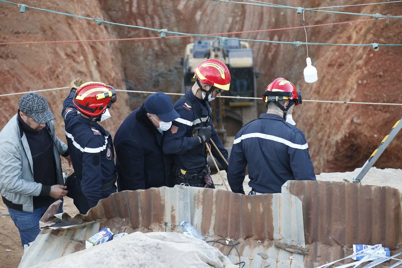 Marruecos se vuelca para sacar al niño del pozo donde cayó el martes 1 de febrero de 2022. 
