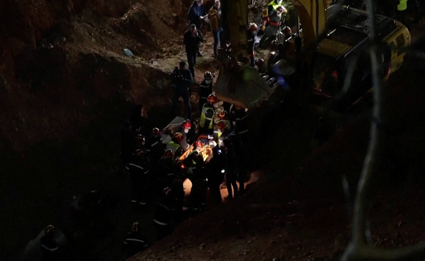 Marruecos se vuelca para sacar al niño del pozo donde cayó el martes 1 de febrero de 2022. 