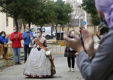 Imagen secundaria 1 - Premiados, Nerea López (FMI Valencia) y su corte. 