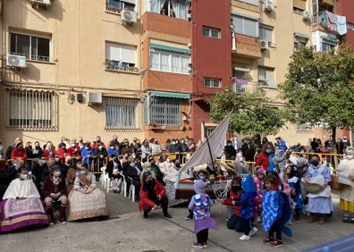Imagen secundaria 1 - Estoreta de la falla Rosario.