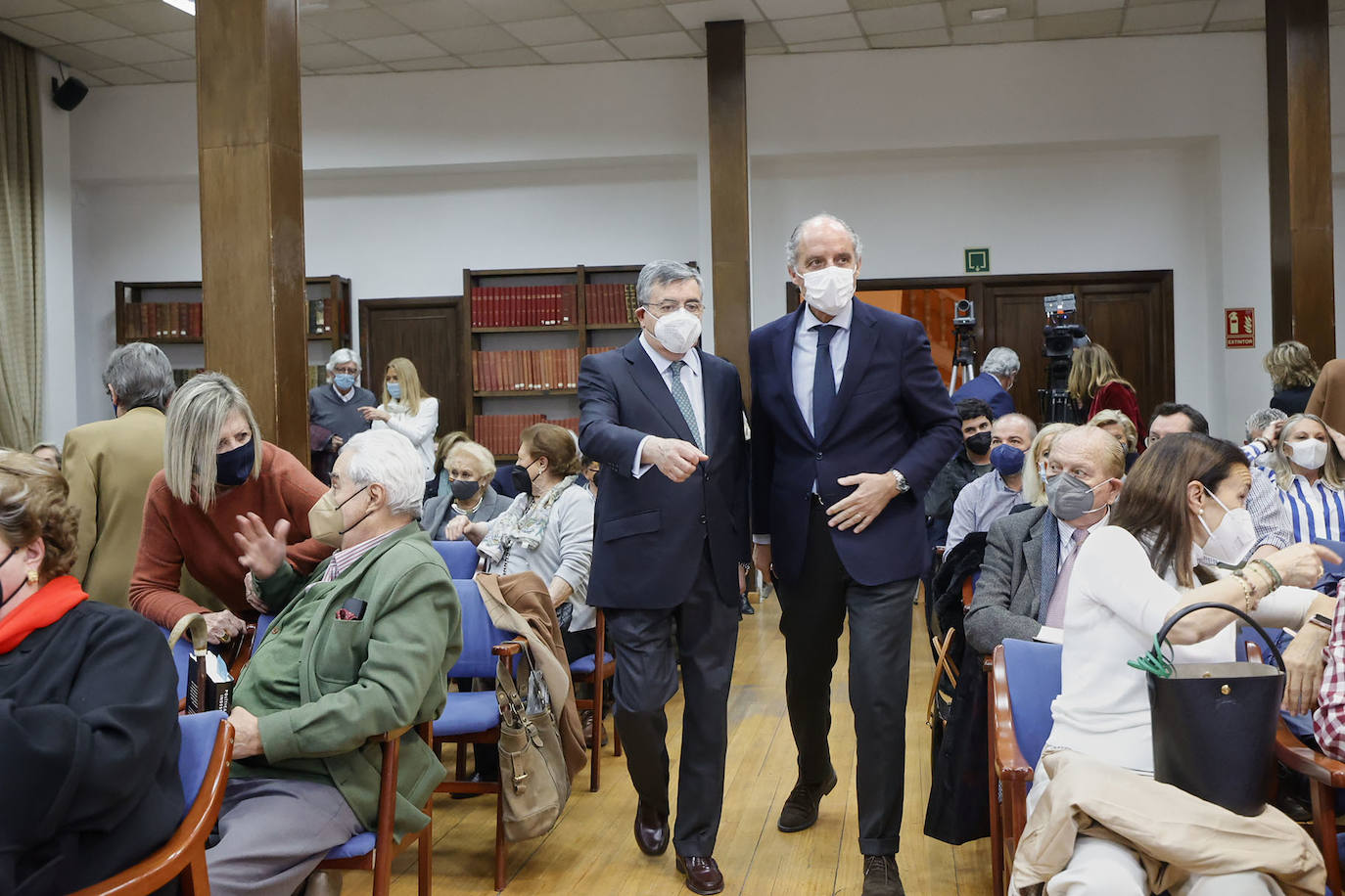 Fotos: Cayetana Álvarez de Toledo presenta su libro en el Aula LAS PROVINCIAS