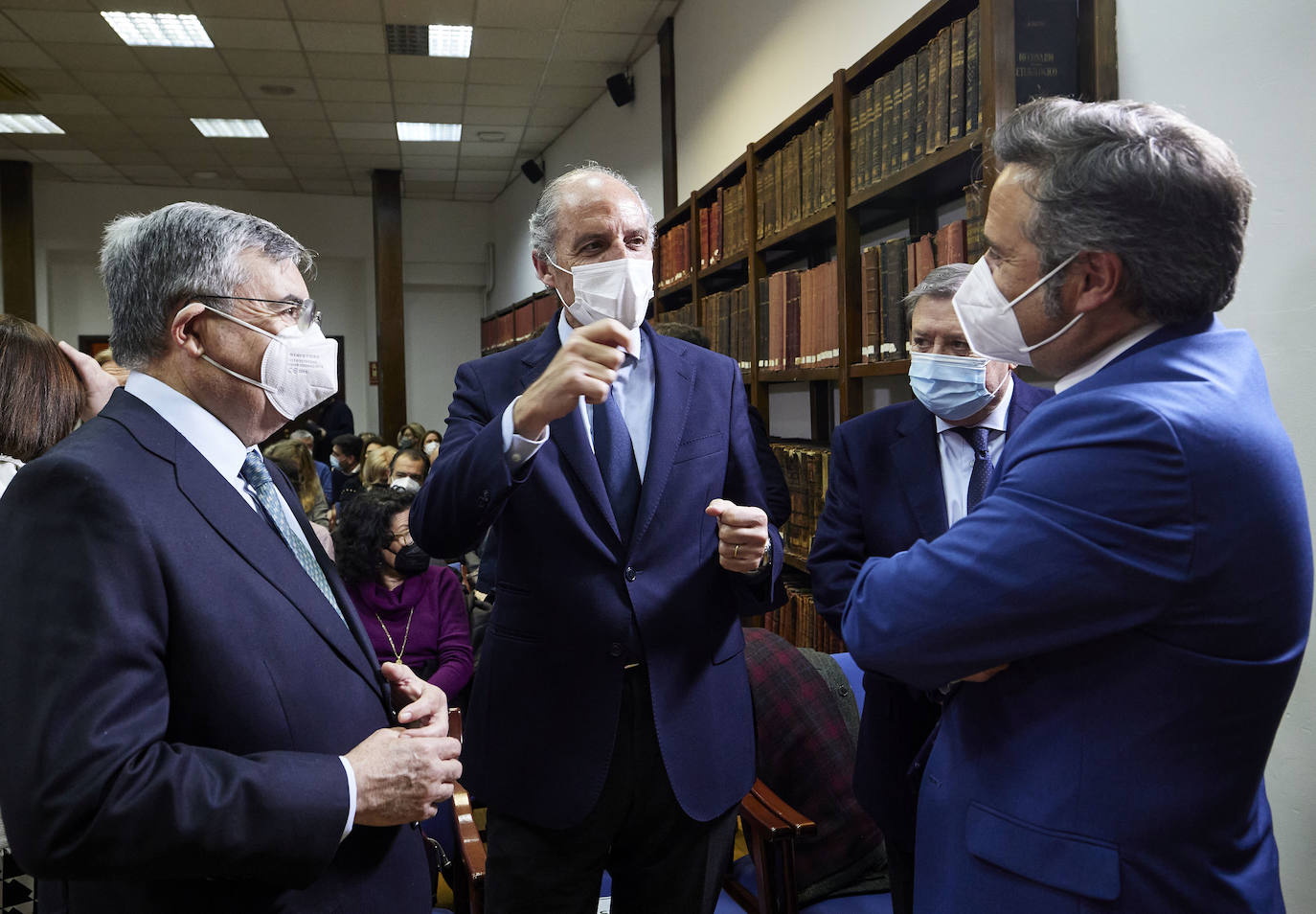 Fotos: Cayetana Álvarez de Toledo presenta su libro en el Aula LAS PROVINCIAS