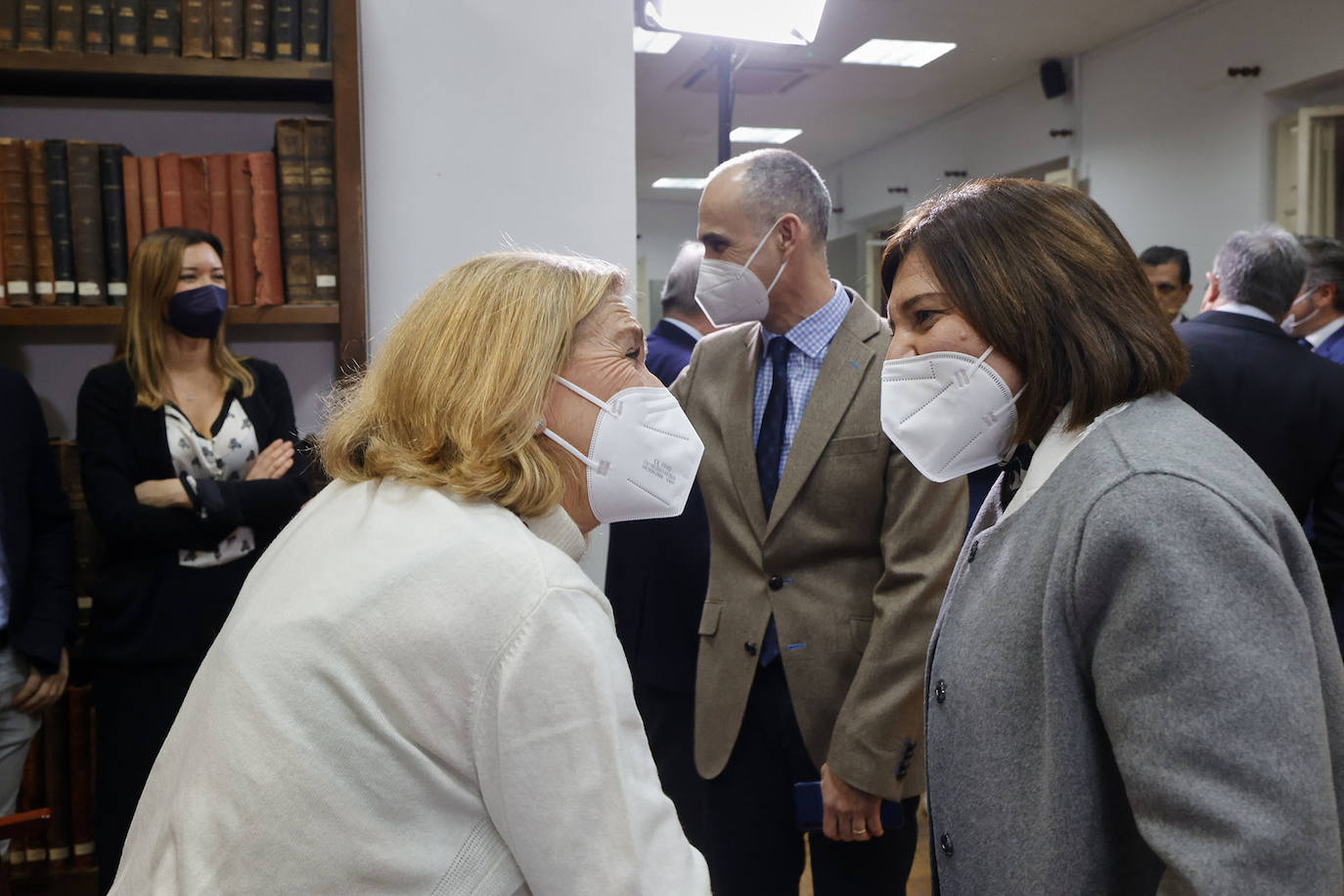 Fotos: Cayetana Álvarez de Toledo presenta su libro en el Aula LAS PROVINCIAS