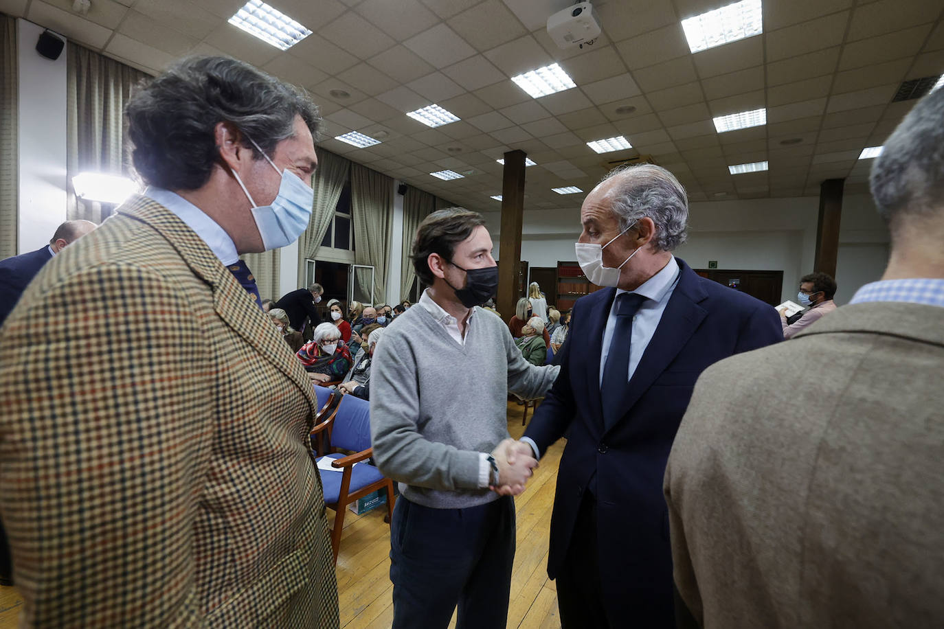 Fotos: Cayetana Álvarez de Toledo presenta su libro en el Aula LAS PROVINCIAS