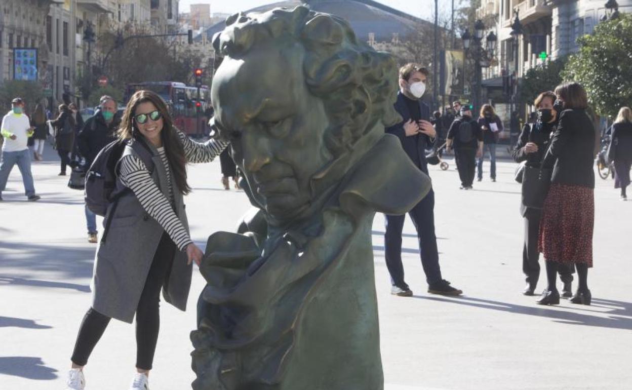 Esculturas de los Premios Goya en Valencia.