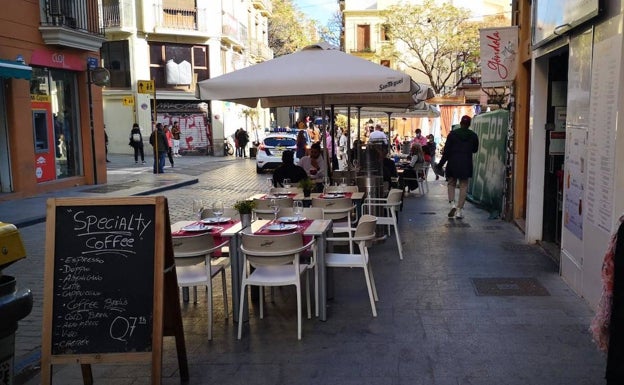 La guerra por el espacio en las calles se recrudece en Valencia