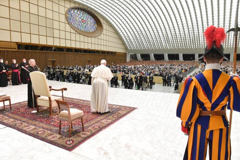 Fotos: El Papa recibe a las Falleras Mayores