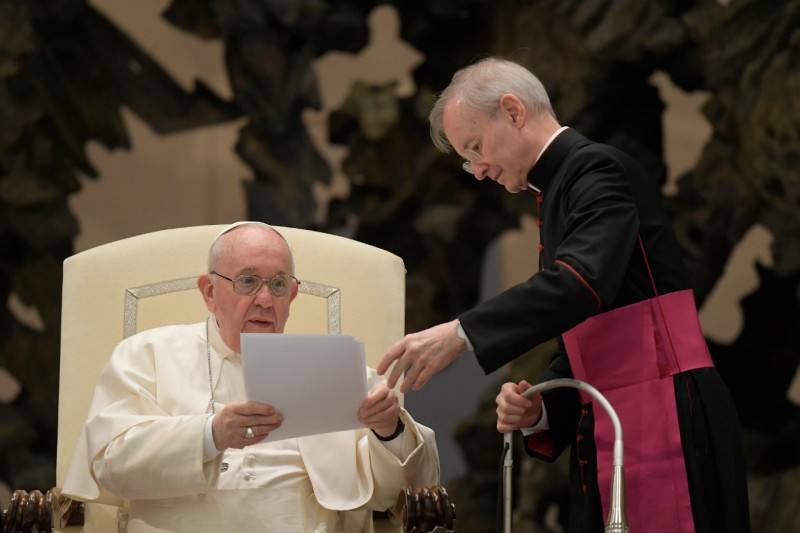 Fotos: El Papa recibe a las Falleras Mayores