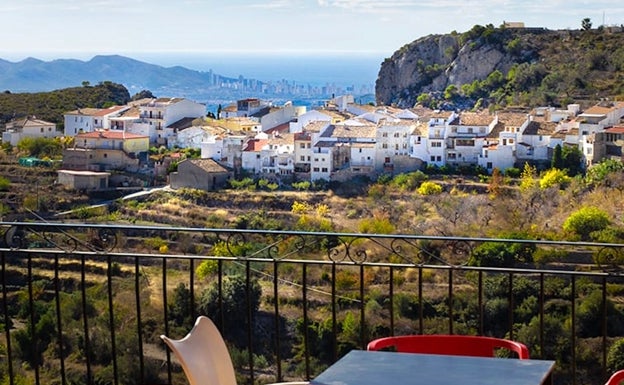 Imagen principal - Dónde comer en Tárbena | Paella de la montaña, el arroz familiar de Tárbena