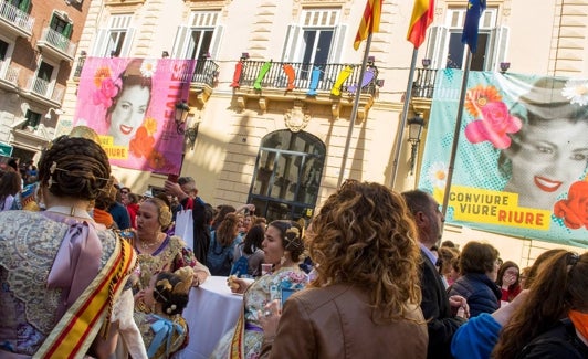 Fallas asistentes a un acto de la Diputación de Valencia. 