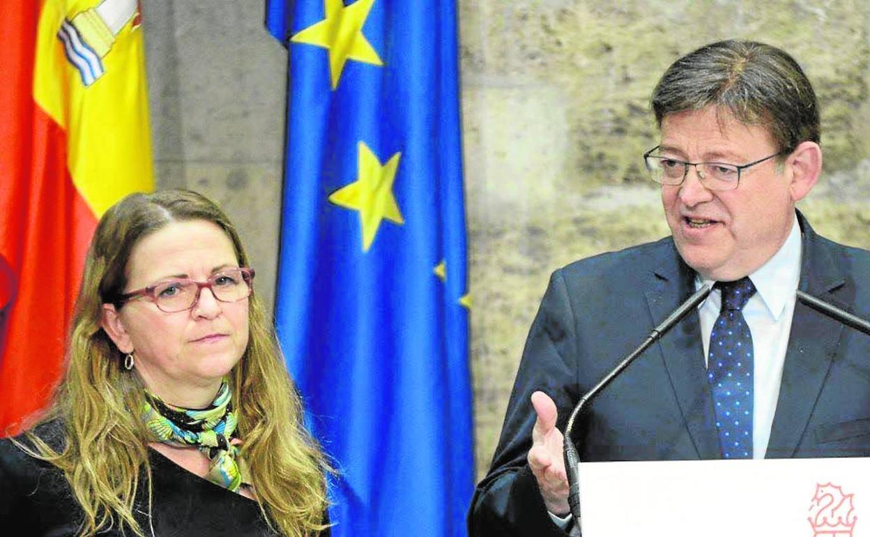 El presidente de la Generalitat, Ximo Puig, junto a la exconsellera Elena Cebrián. 