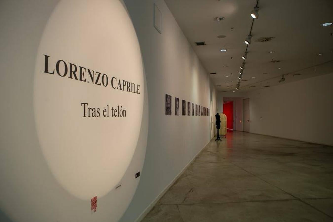 El Centro de Arte Alcobendas (Madrid) acoge la exposición 'Lorenzo Caprile. Tras el telón'. 