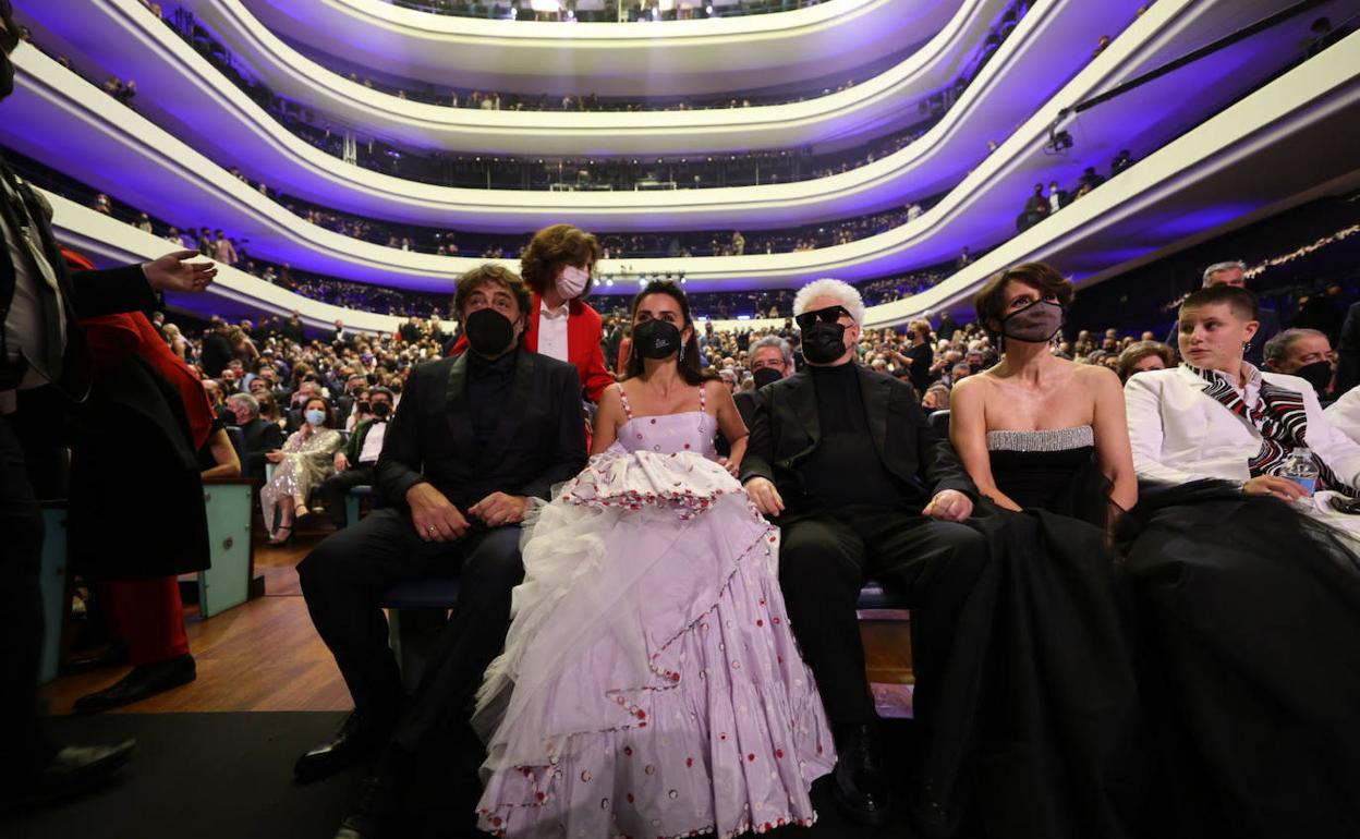 Javier Bardem, Penélope Cruz y Pedro Almodóvar.