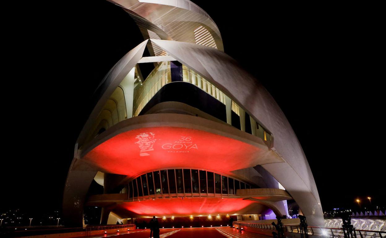 El Palau de les Arts, iluminado el pasado sábado y vestido de gala para celebrar los Premios Goya de Valencia. 