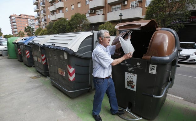 Cuatro empresas aspiran a recoger la basura y barrer las calles en toda Valencia