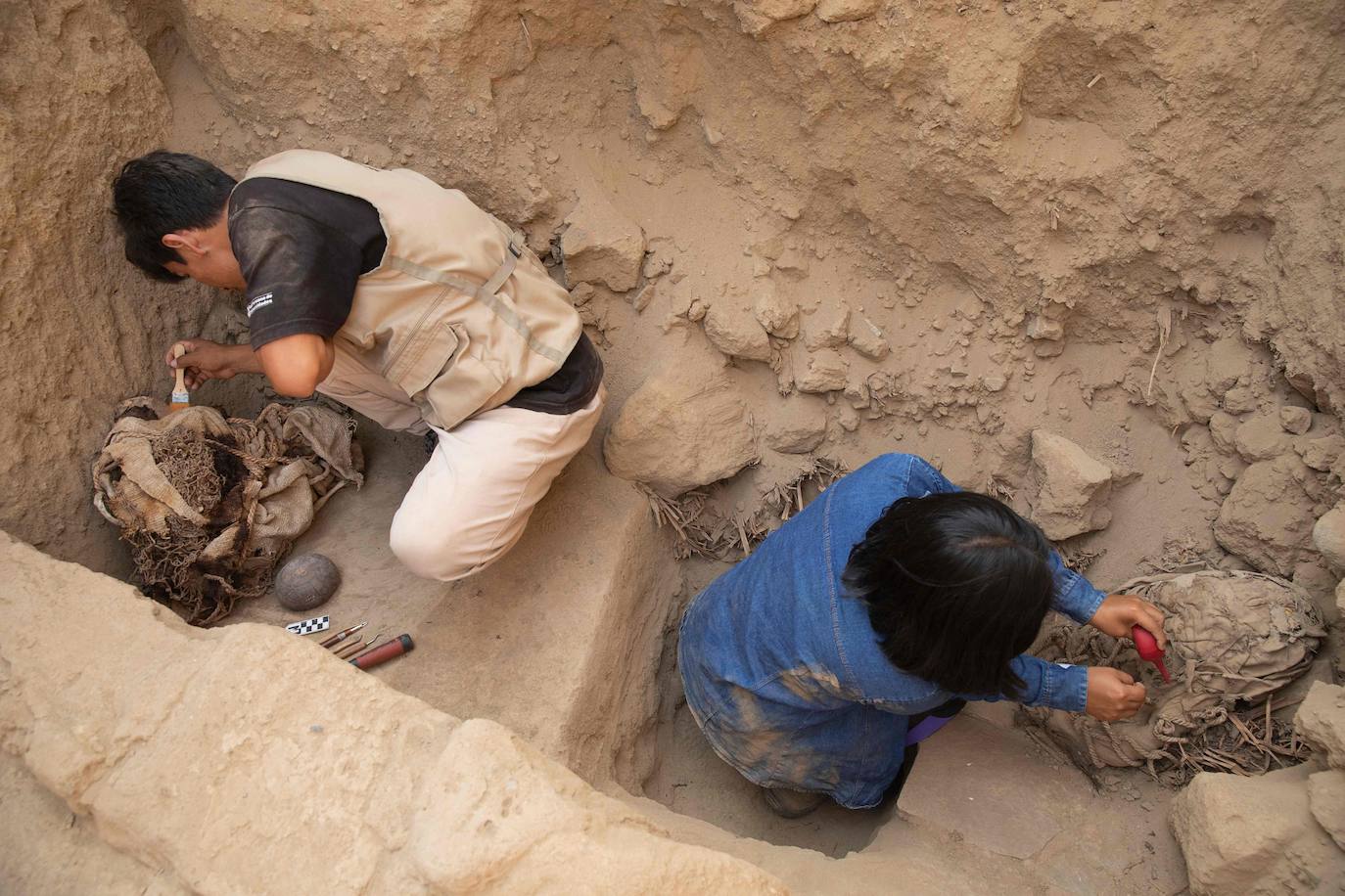 Hallazgo arqueológico | Fotos: Hallan 14 momias de un sacrificio preinca