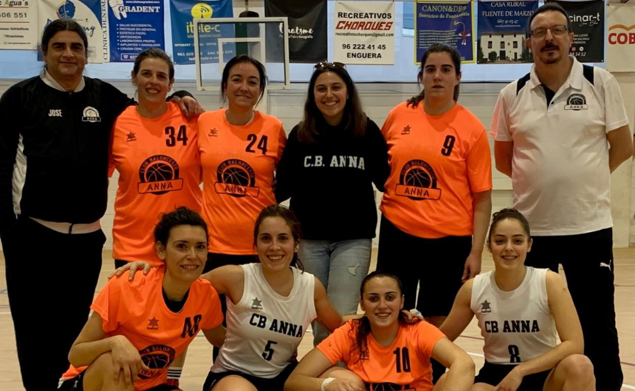 El equipo femenino del C.B. Anna que no pudo ganar en la última jornada. 