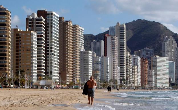 Benidorm comienza a recuperar los viajes del Imserso y el turismo británico