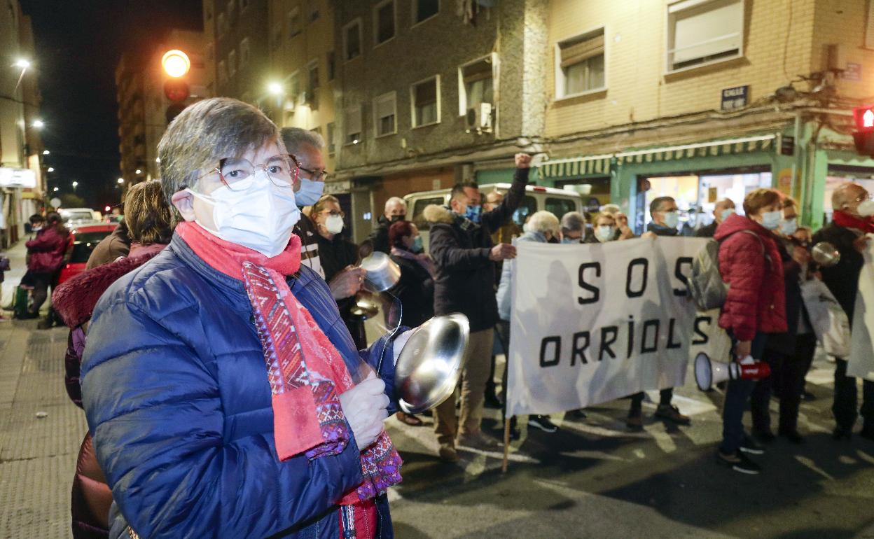 Cacerolada de los vecinos de Orriols el pasado mes de enero.