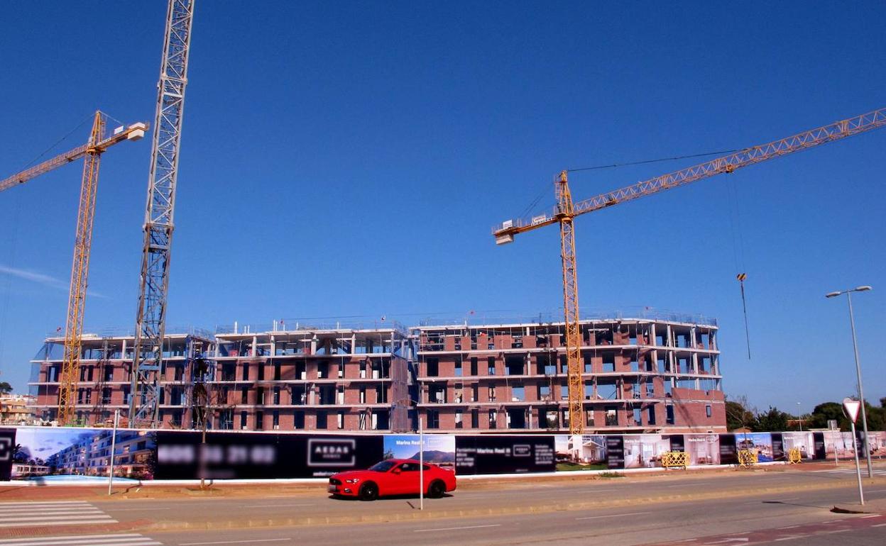 Un edificio en construcción en Dénia. 