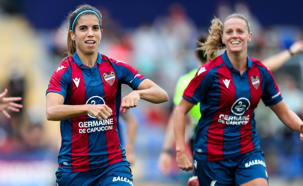 Jugadoras del Levante Femenino, celebrando durante un partido