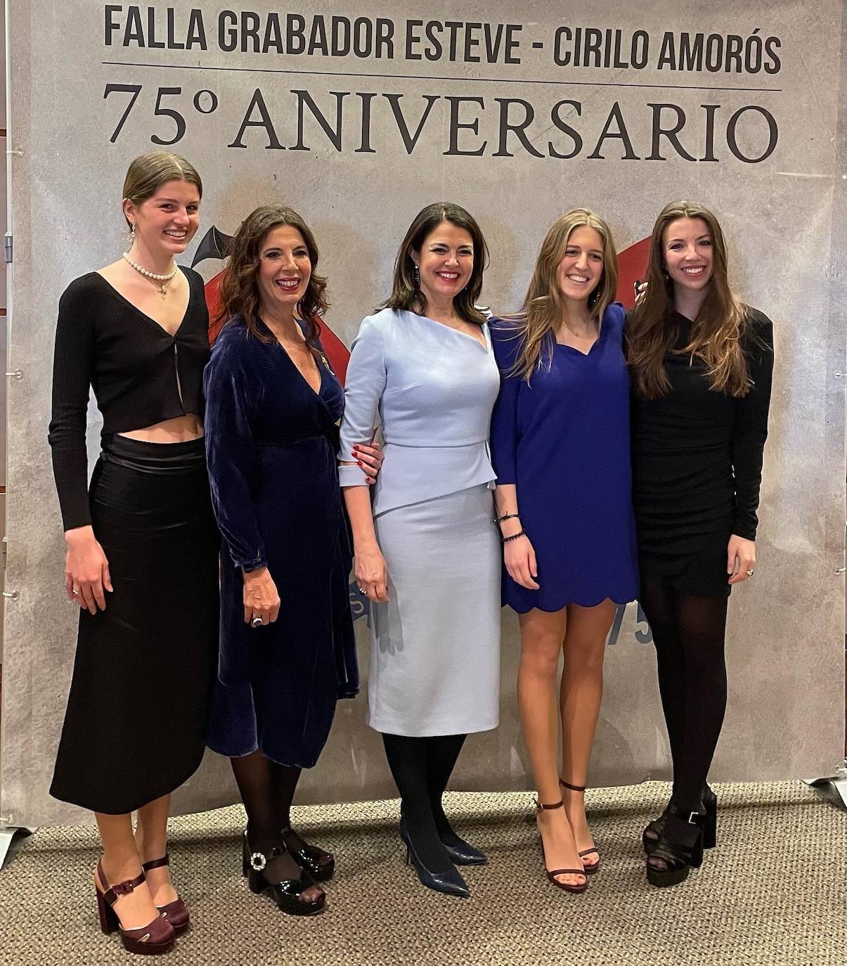 Inés, Cuchita, Bego, Blanca Lluch y Carlota Llobell en el aniversario de Grabador Esteve.