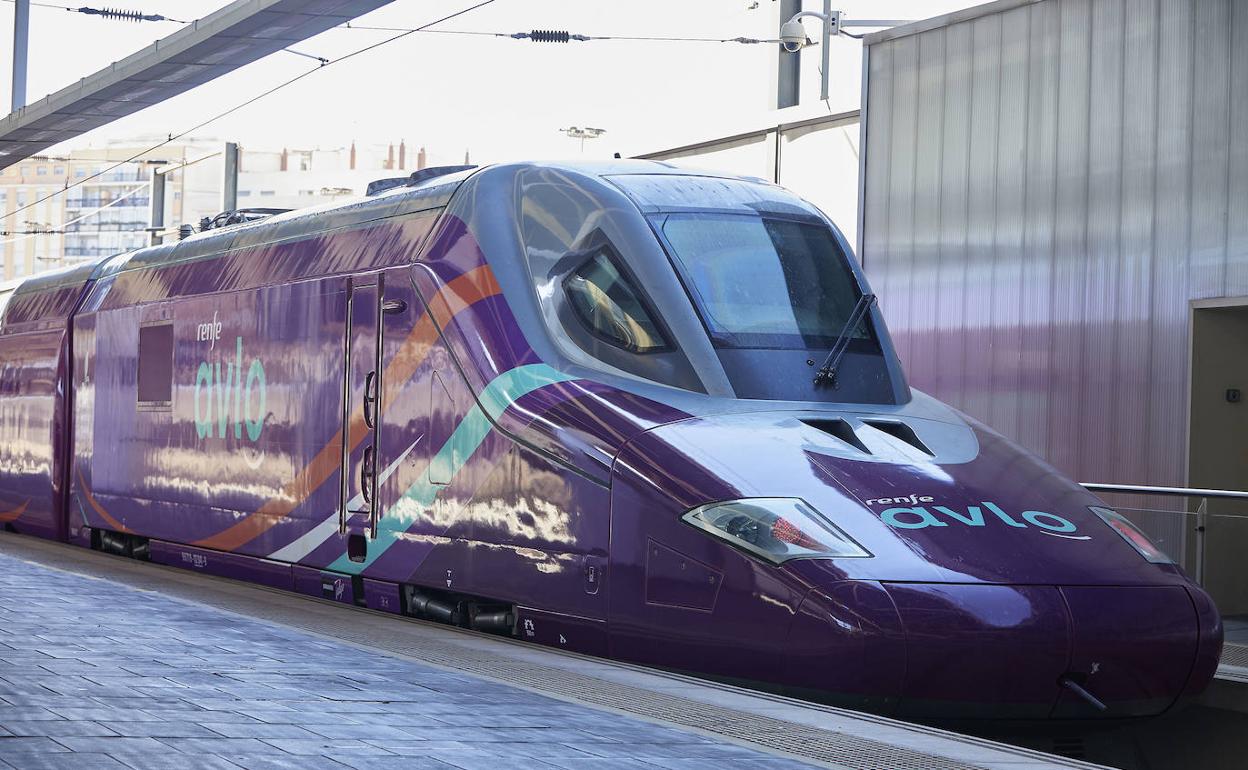 El Avlo de Renfe, en la estación Joaquín Sorolla durante su viaje de prueba. 