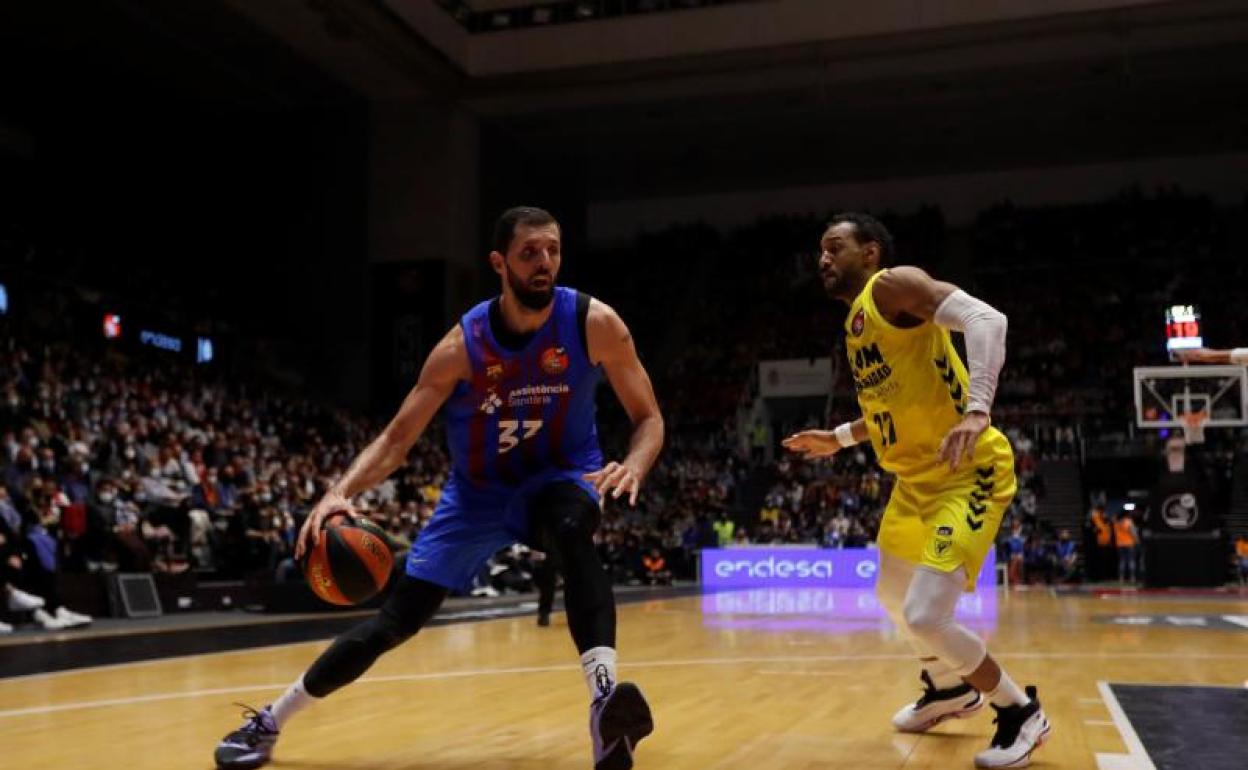 Nikola Mirotic, durante el partido contra el UCAM Murcia. 