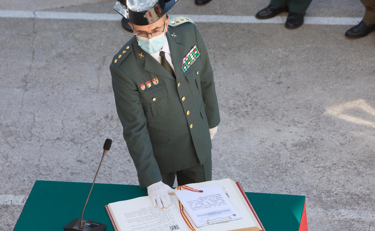 El coronel Fernández de Luz jura su cargo. 