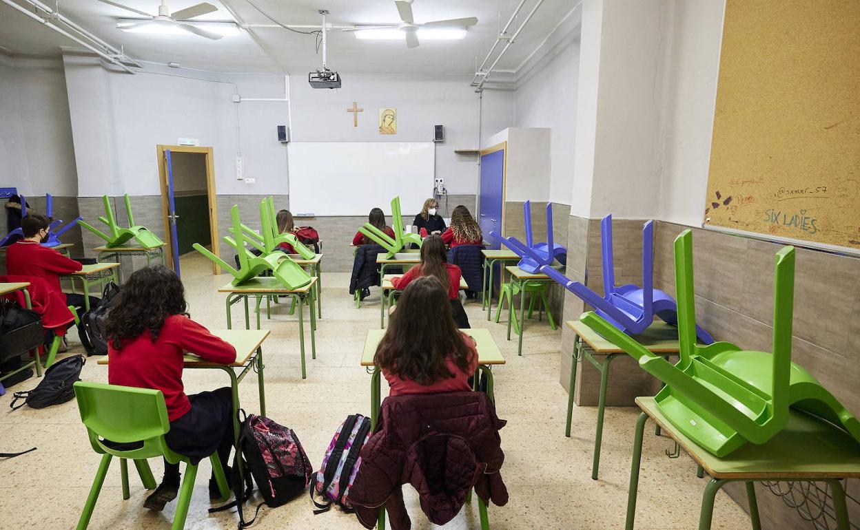 Alumnos del colegio Ave Maria de Penya-Roja el 10 de enero, tras las vacaciones de Navidad. 