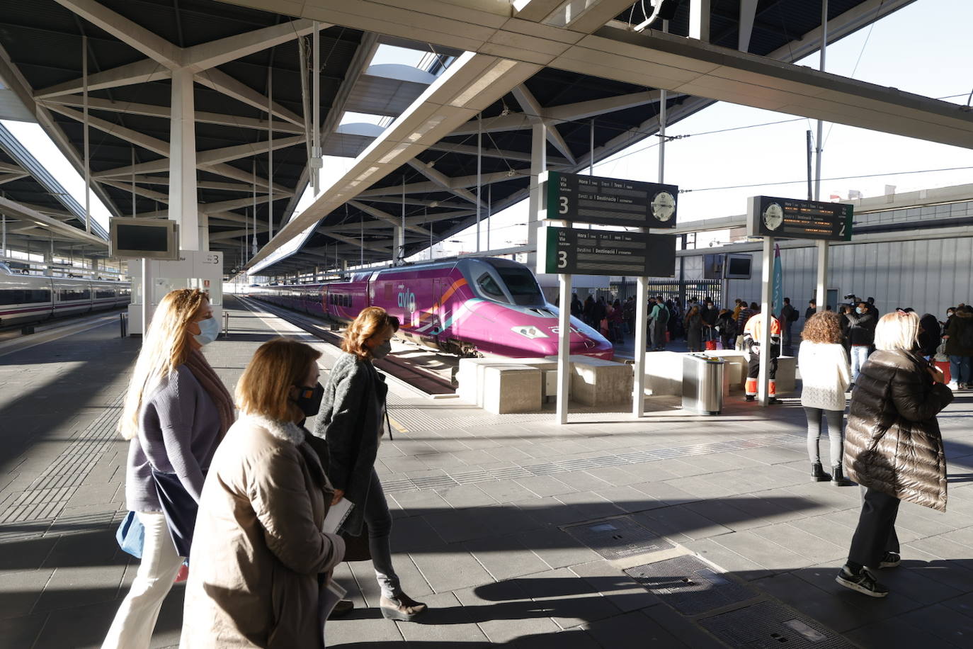 El primer tren de Avlo llega a Valencia.