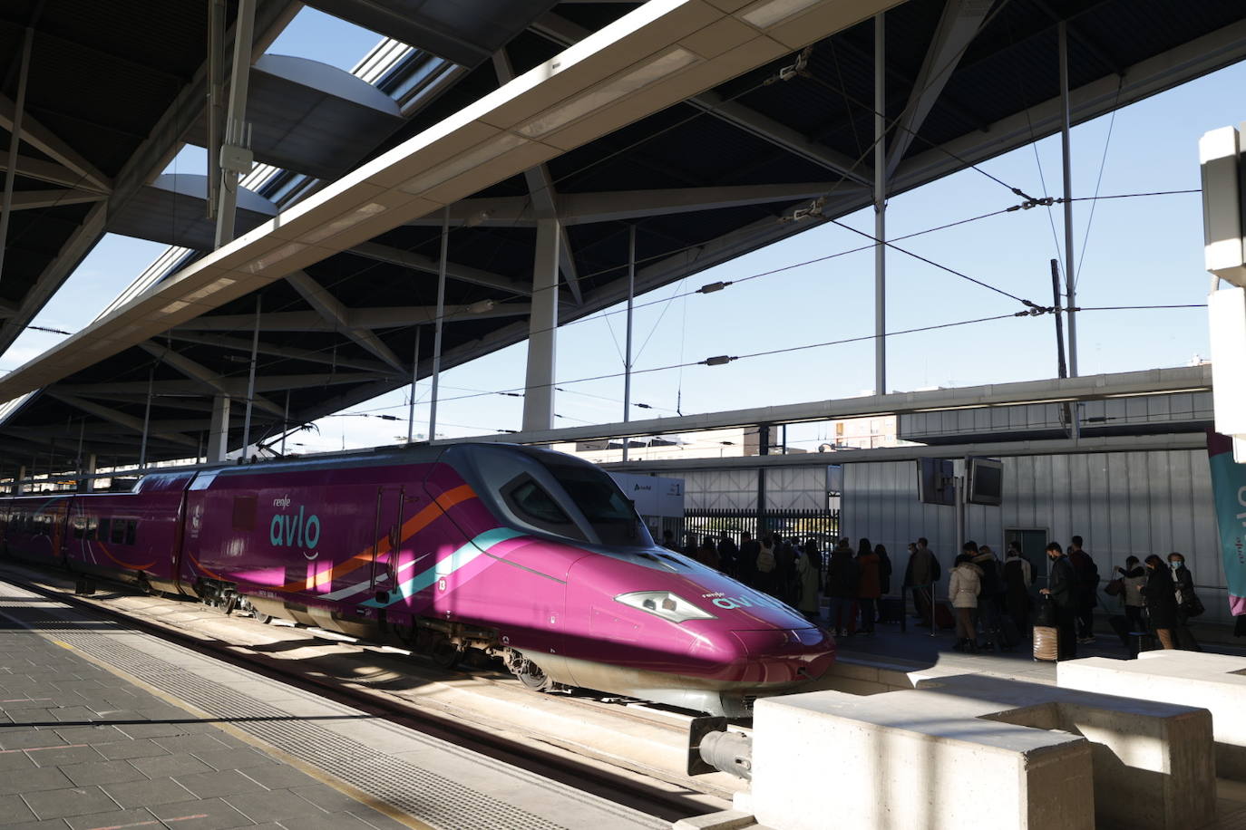 El primer tren de Avlo llega a Valencia.