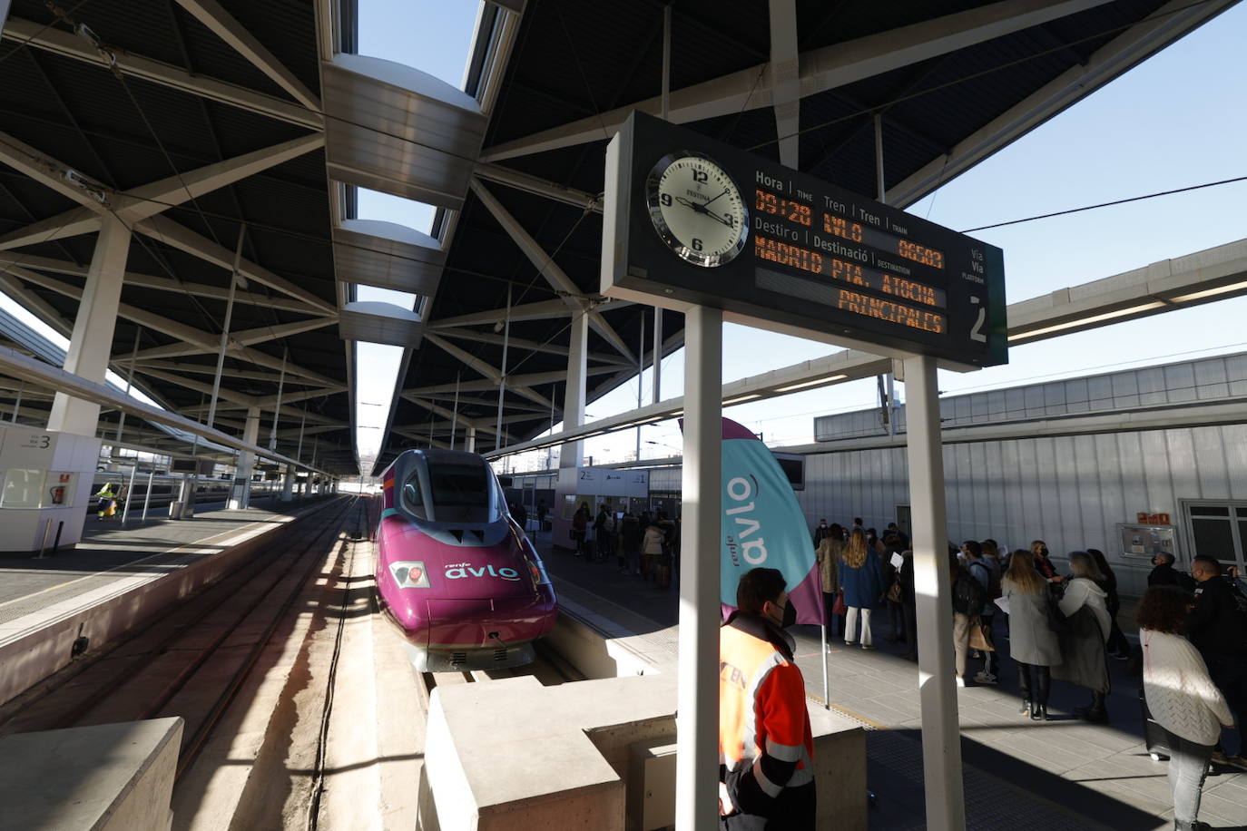 El primer tren de Avlo llega a Valencia.