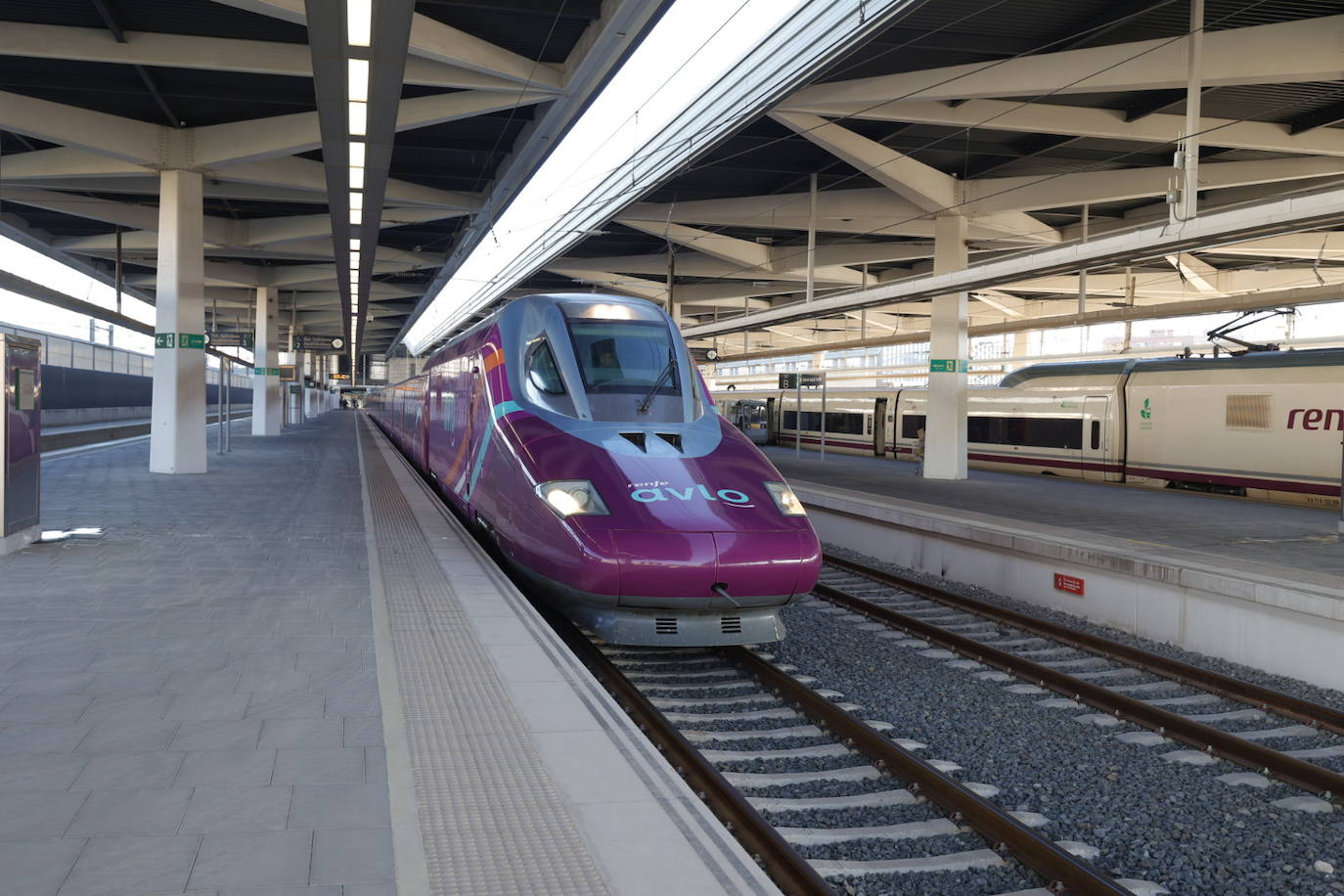 El primer tren de Avlo llega a Valencia.