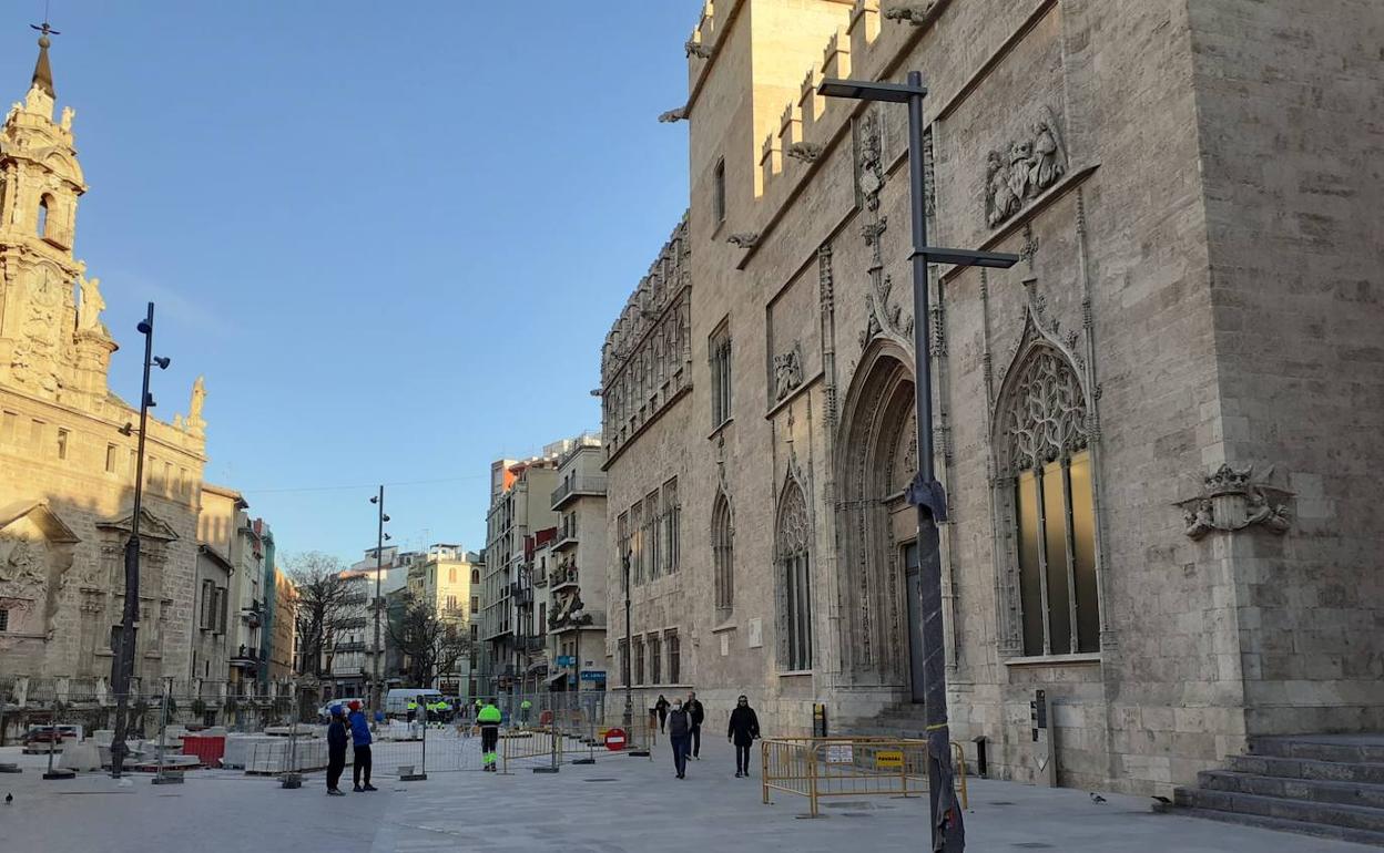 Entorno de la Lonja, ya despejado de obras. 