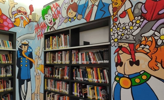 La sección dedicada al cómic en la Biblioteca Joan Reglà de la Universitat. 