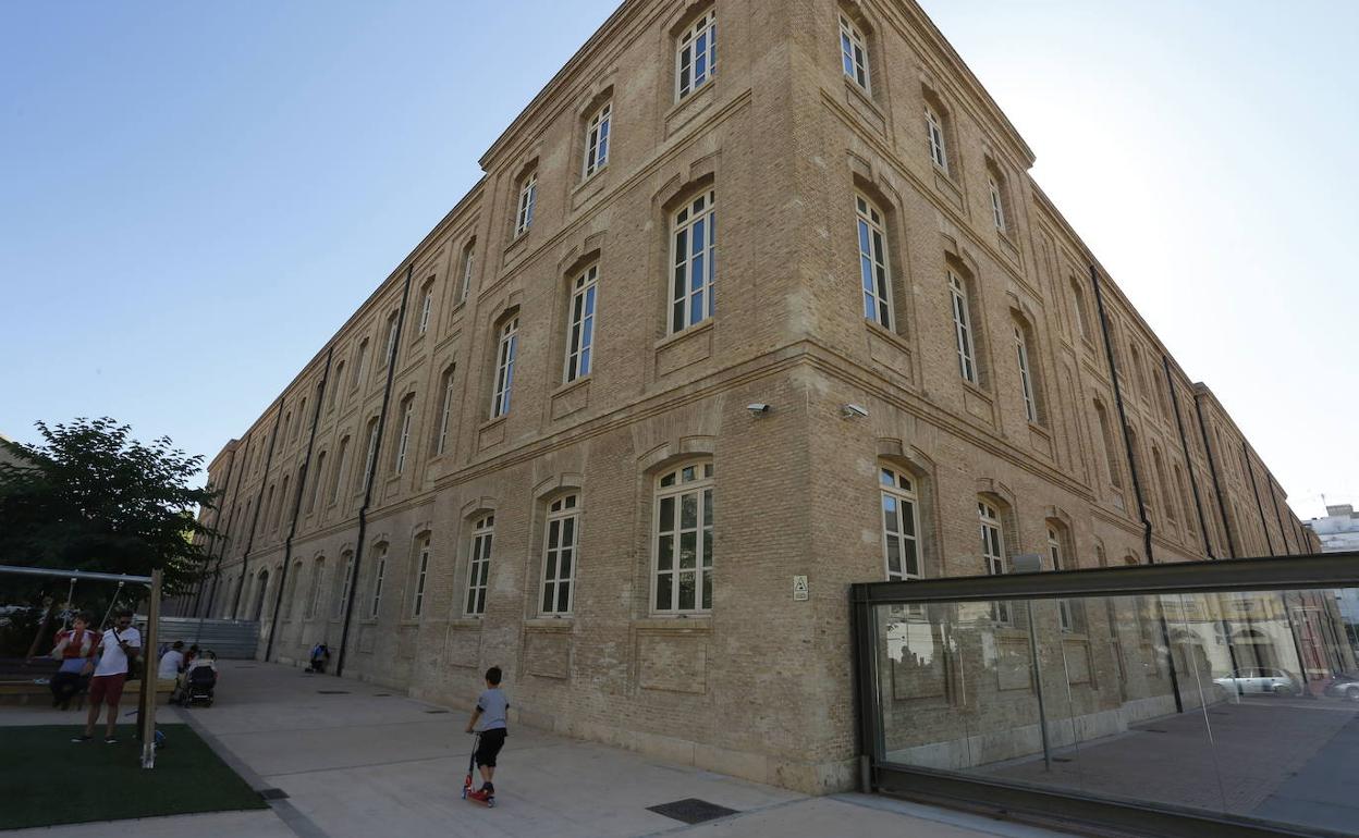 Lateral de la Tabacalera, en el barrio de Exposición. 