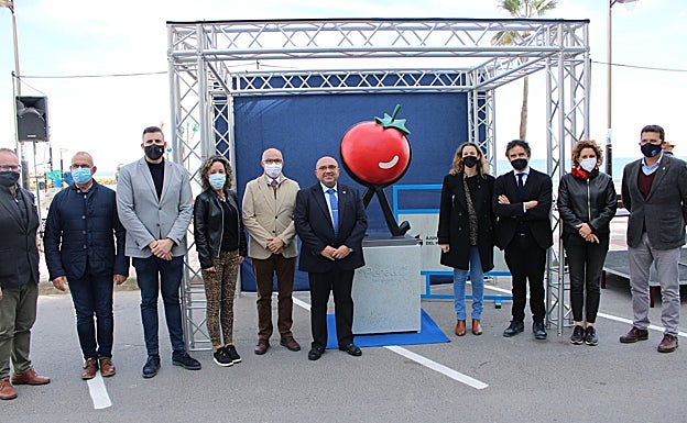 Presentación del tótem del Perelló. 