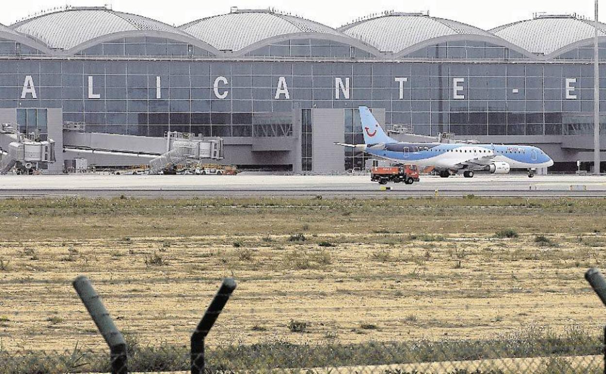 Aeropuerto Alicante-Elche Miguel Hernández, en El Altet. 