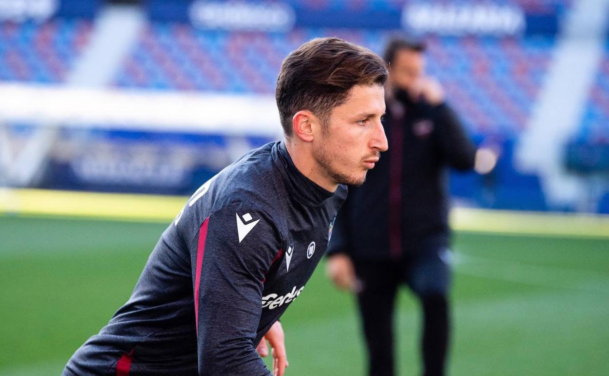 Enis Bardhi, durante un entrenamiento del Levante.