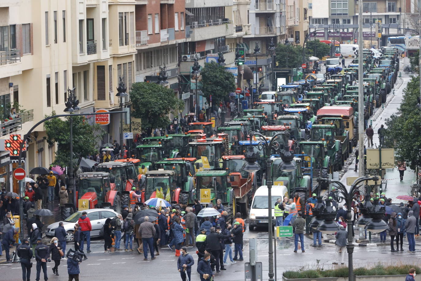 Fotos: Una tractorada recorre la ciudad de Valencia