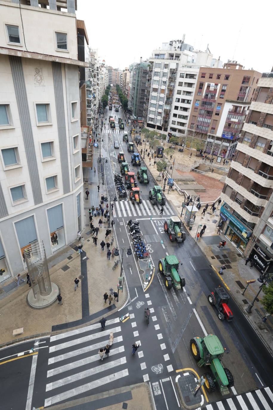 Fotos: Una tractorada recorre la ciudad de Valencia