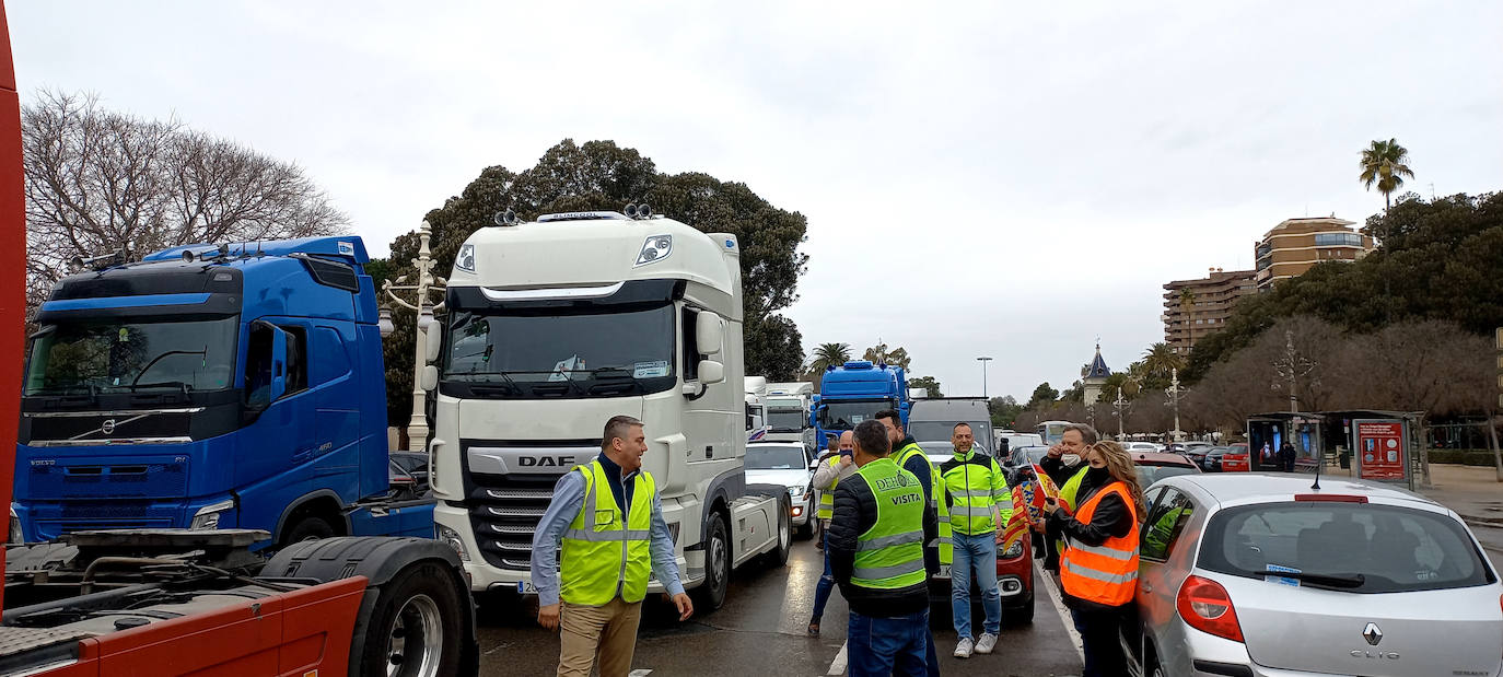 Manifestación de camioneros en el paseo de la Alameda de Valencia. 