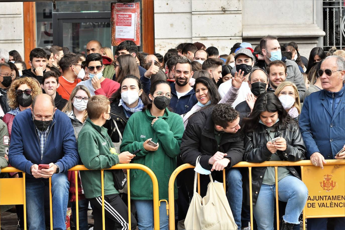 Fotos: Búscate en la mascletà del 27 de febrero